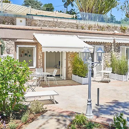 Bed and Breakfast To Be Sea View Κάπρι