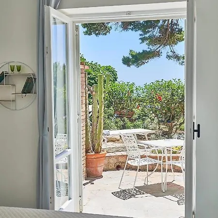 To Be Sea View לינה וארוחת בוקר 4*